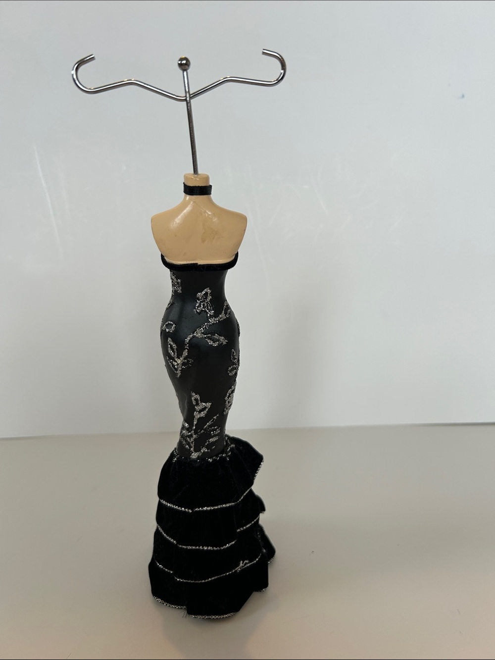 Mannequin Jewelry Holder in Black with Silver Accents - Picture 3 of 4